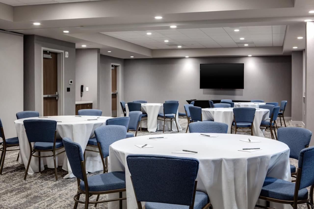 Staybridge Suites - Iowa City - Coralville By Ihg Bagian luar foto