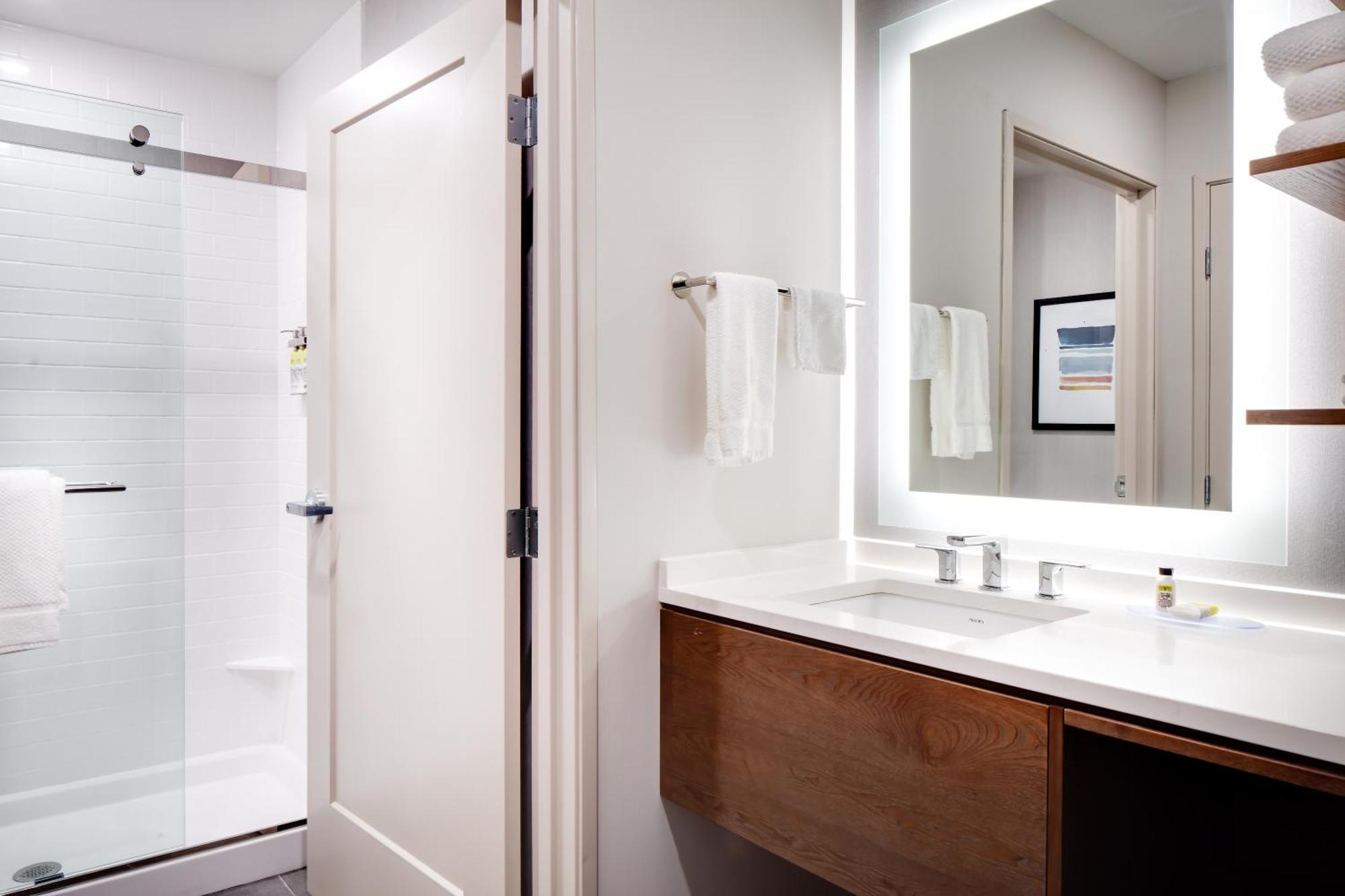 Staybridge Suites - Iowa City - Coralville By Ihg Bagian luar foto